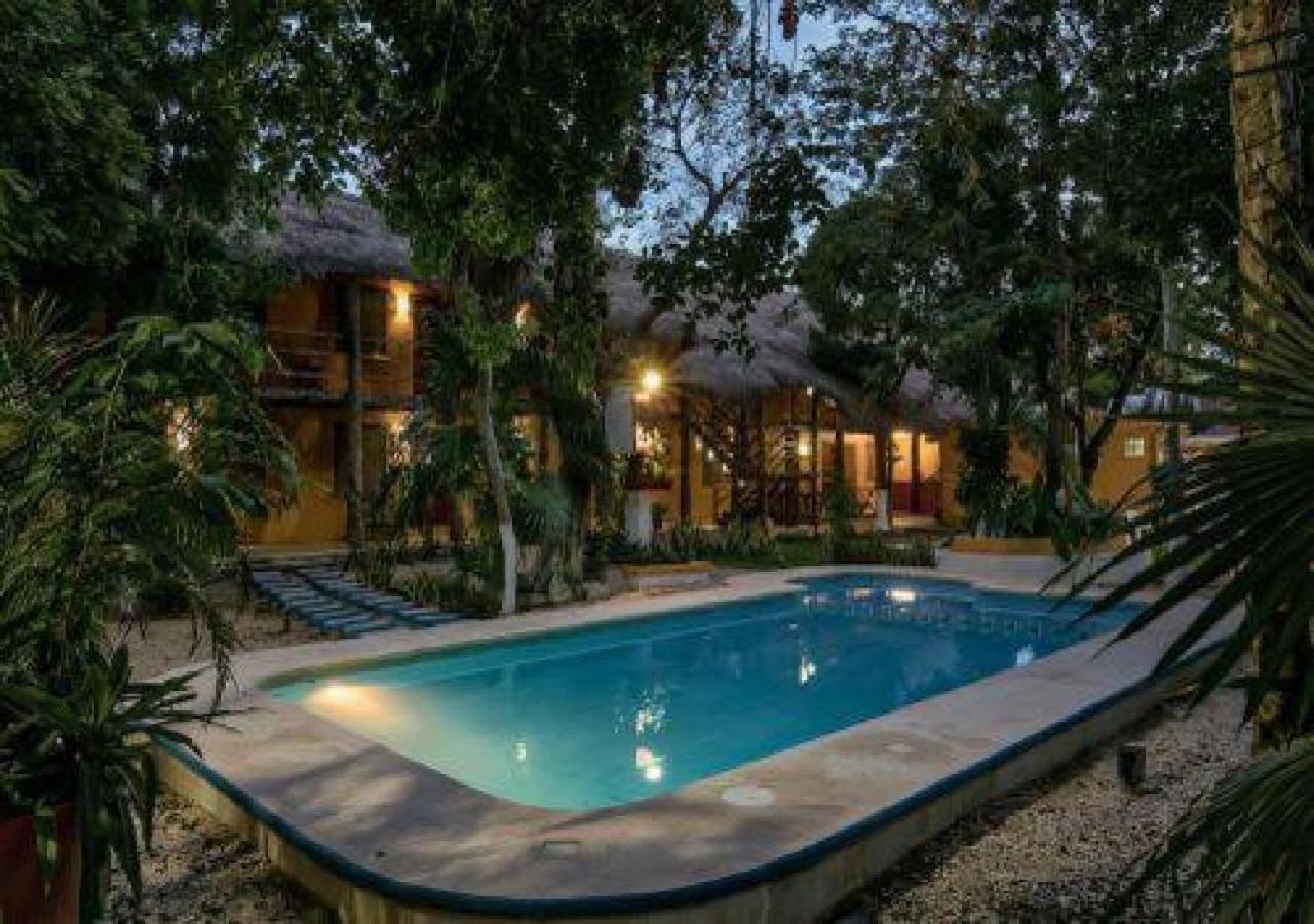 Esduma Iguanas Hotel 신데 델 카르멘 외부 사진