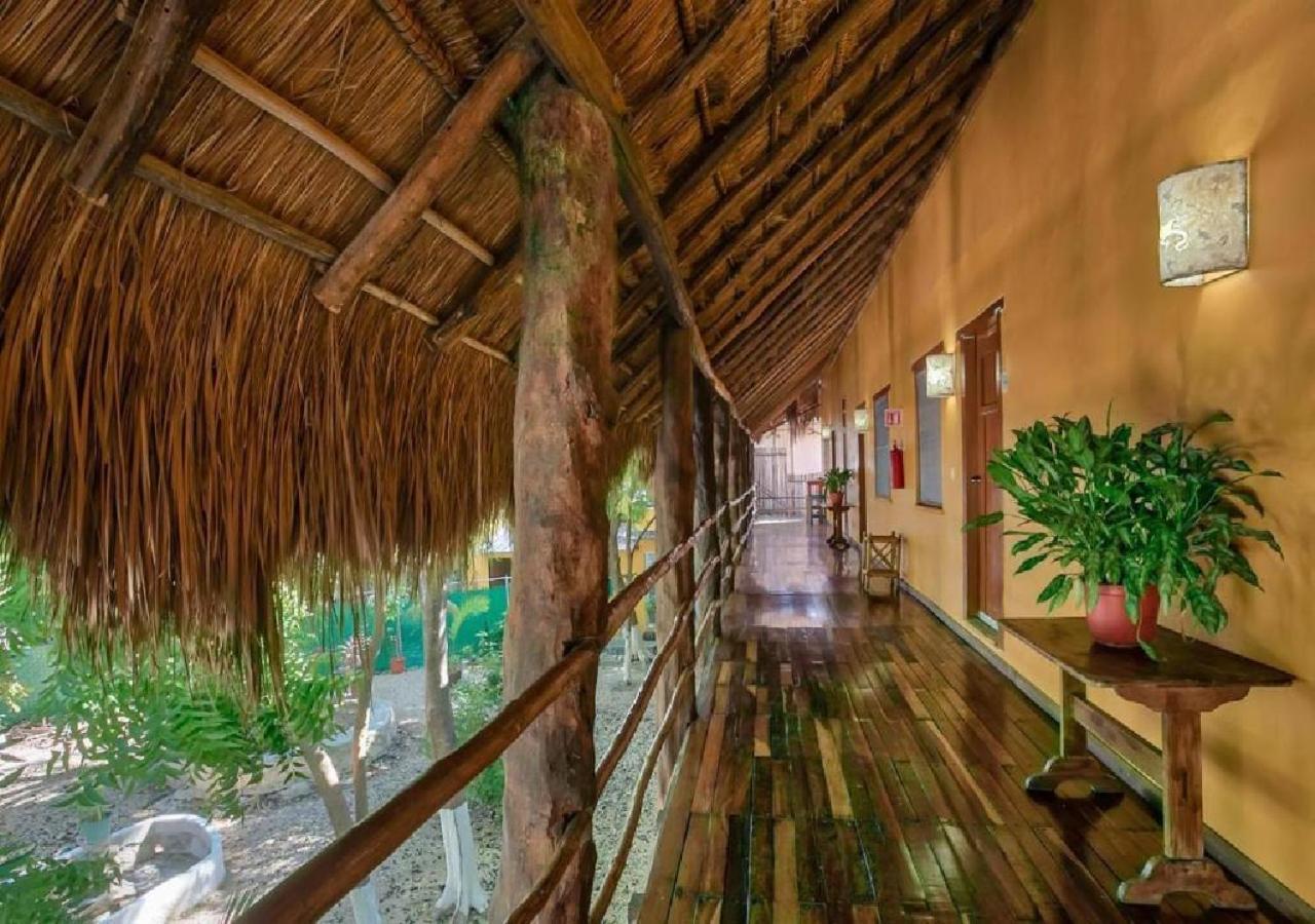 Esduma Iguanas Hotel 신데 델 카르멘 외부 사진